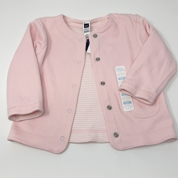 Gap reversible soft pink button down top - Picture 2 of 4